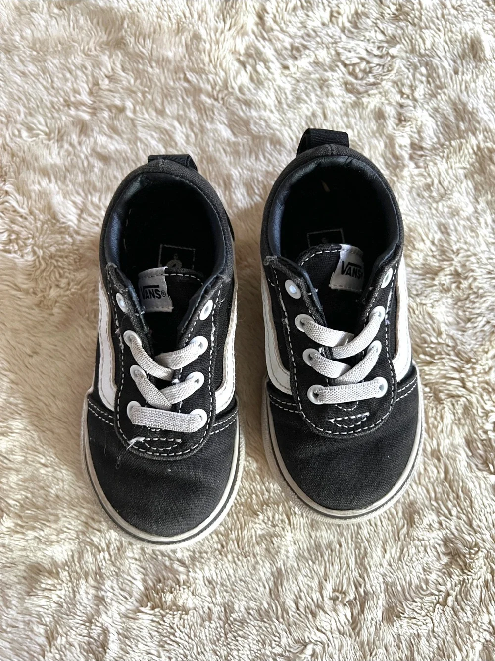 VANS Toddler's Black & White Casual Sneakers Size 6.0